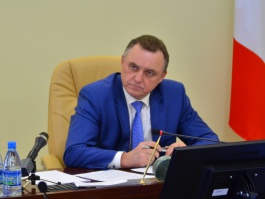 Глава города Евгений Шулепов потребовал до понедельника привести в порядок все дворы