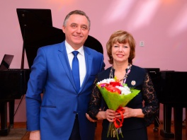 Выдающихся работников сферы культуры наградил Глава Вологды Евгений Шулепов