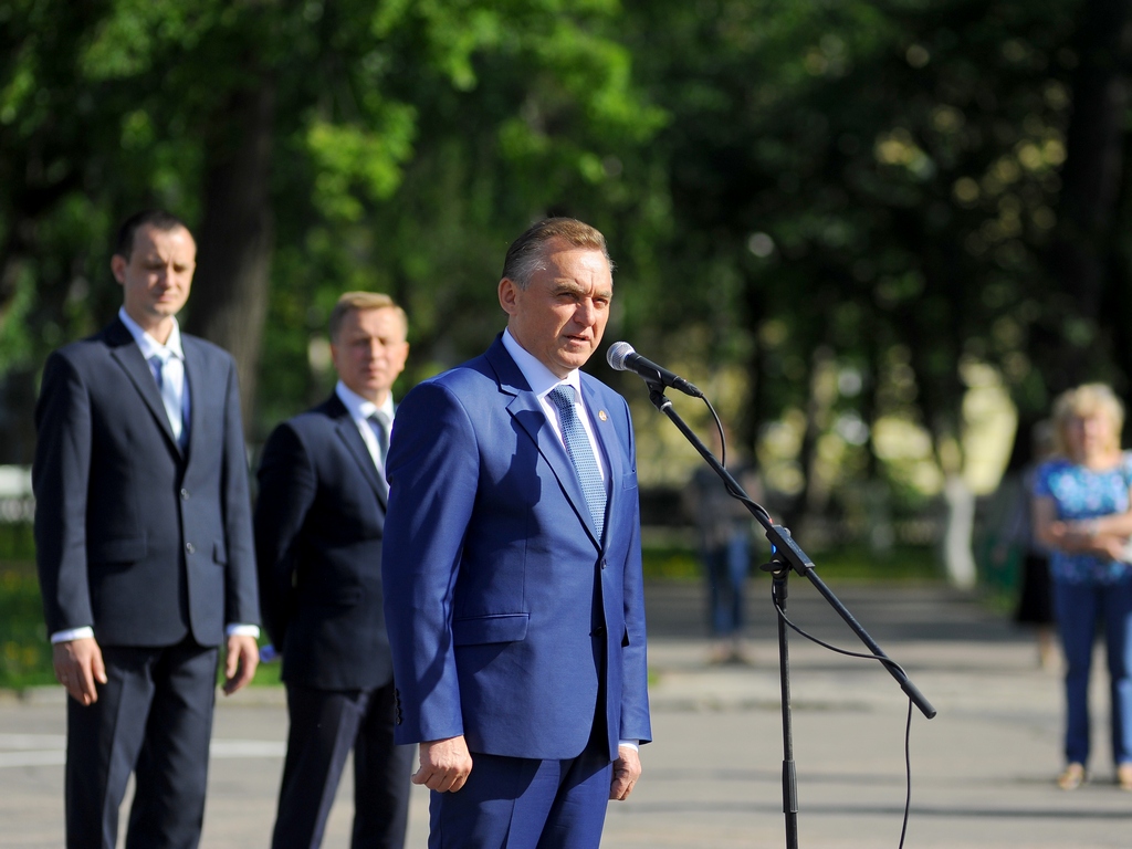 Глава Вологды Евгений Шулепов вручил благодарственные письма участникам кампании по ликвидации последствий паводка в Великом Устюге