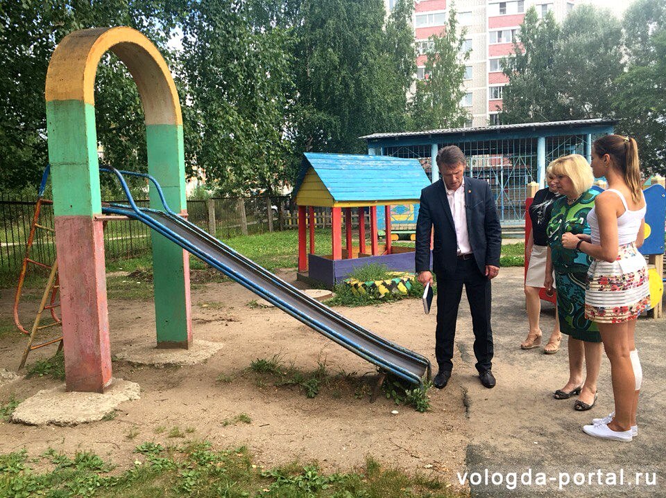 Проверять состояние прогулочных территорий возле детских садов Вологды начала специальная комиссия
