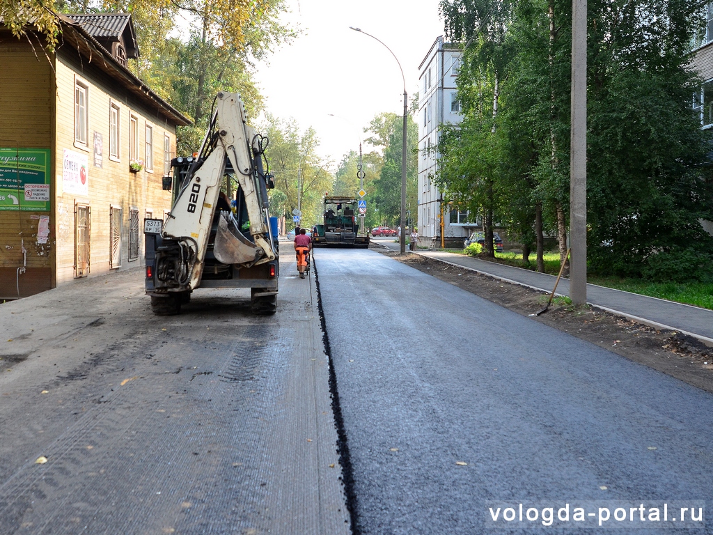 Основные работы по асфальтированию проезжей части на улице Судоремонтной завершены