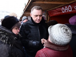 Евгений Шулепов посетил ярмарку на площади Революции, городской рынок и проверил цены на основные виды товаров