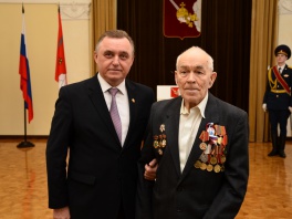 Юбилейные медали в честь 70-летия Победы в Великой Отечественной войне начали вручать в Вологде
