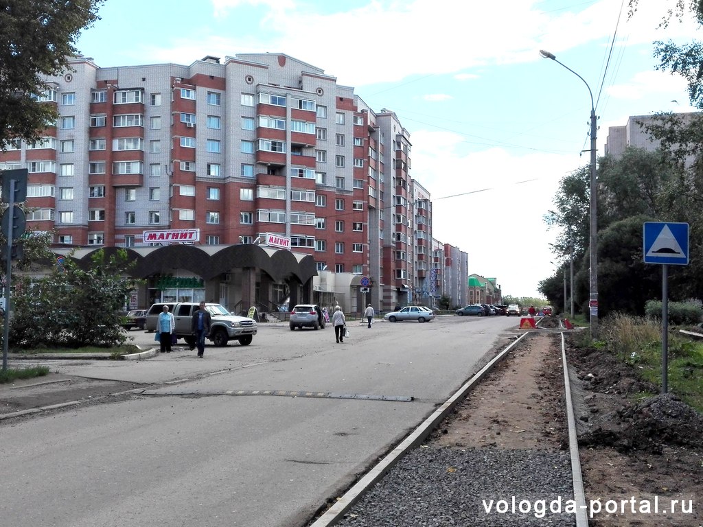 Ход ремонта тротуаров на улице Костромской проверили городские власти совместно с вологжанами