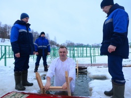 Более 3 тысяч горожан окунулись в крещенскую воду