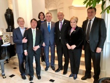 Встретились сегодня с заместителем министра иностранных дел парламента Японии господином Хории - лидером Либерально-демократической партии Японии.