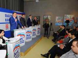 Участники предварительного голосования на выборы в Госдуму выступили на первых дебатах