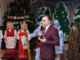 Глава города Евгений Шулепов поздравил вологодских ветеранов с Новым годом