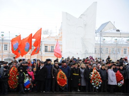 Около 4 тысяч человек собрались на площади Революции в День защитника Отечества 
