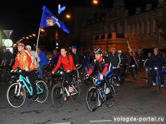 Сотни вологжан присоединились к вечерней велопрогулке по центральным улицам города