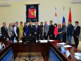 Глава города Евгений Шулепов и представители молодежных советов города обсудили реализацию проектов для молодого поколения