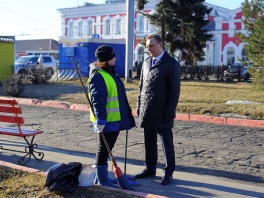 Глава города Евгений Шулепов проверил качество уборки в центральной части города