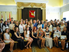 Лучшим выпускникам Вологды вручили медали на торжественном приеме