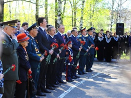 В Вологде начались торжественные церемонии возложения венков и цветов к воинским мемориалам