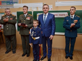 25 кадетов школы № 15 получили свои удостоверения из рук Главы Вологды Евгения Шулепова