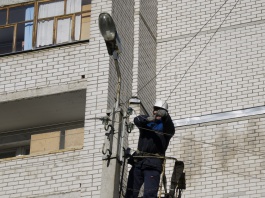 Городские власти и управляющие компании совместно занимаются восстановлением освещения во дворах