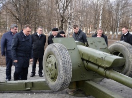 Глава города Евгений Шулепов лично проверил ход работ по реконструкции парка Победы в Вологде