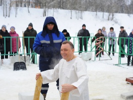 Около 1500 вологжан приняли участие в крещенских купаниях