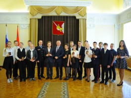 Глава города Евгений Шулепов вручил юным вологжанам российские паспорта