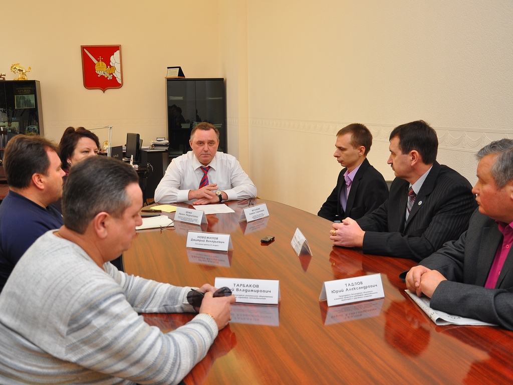 Глава города Евгений Шулепов обсудил тарифы на услуги штрафстоянки с представителями общественных организаций автомобилистов